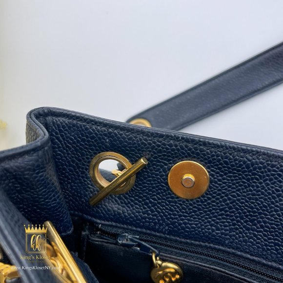 CHANEL VINTAGE DARK BLUE CAVIAR LEATHER SHOULDER BAG - Picture 10 of 11